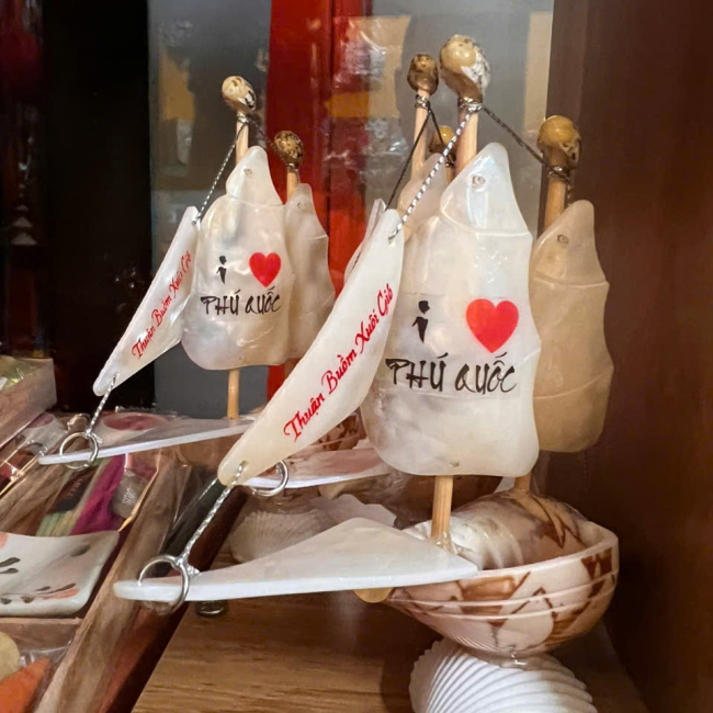 Gift Shop 033