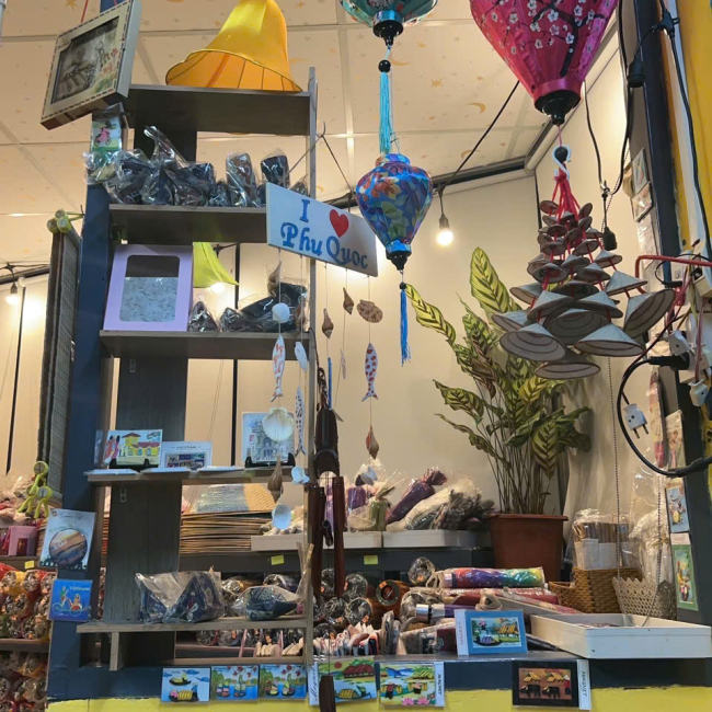 Gift Shop 015